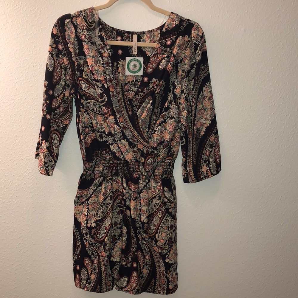 💄Black Paisley Print Romper - Picture 4 of 6